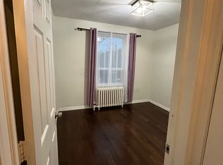 352 Lakeshore Rd W #3, Mississauga, ON L5H1H3