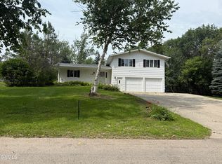 1125 8th Ave NW, Jamestown, ND 58401