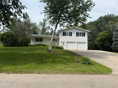 1125 8th Ave NW, Jamestown, ND, 58401