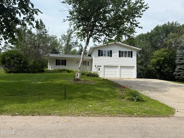 1125 8th Ave NW, Jamestown, ND 58401