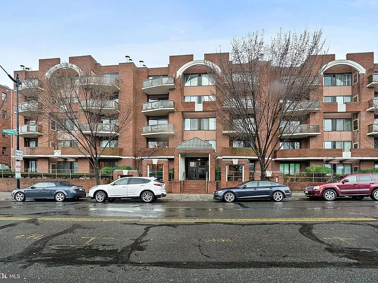2320 Wisconsin Ave NW #309 & P-1 — Photo 13