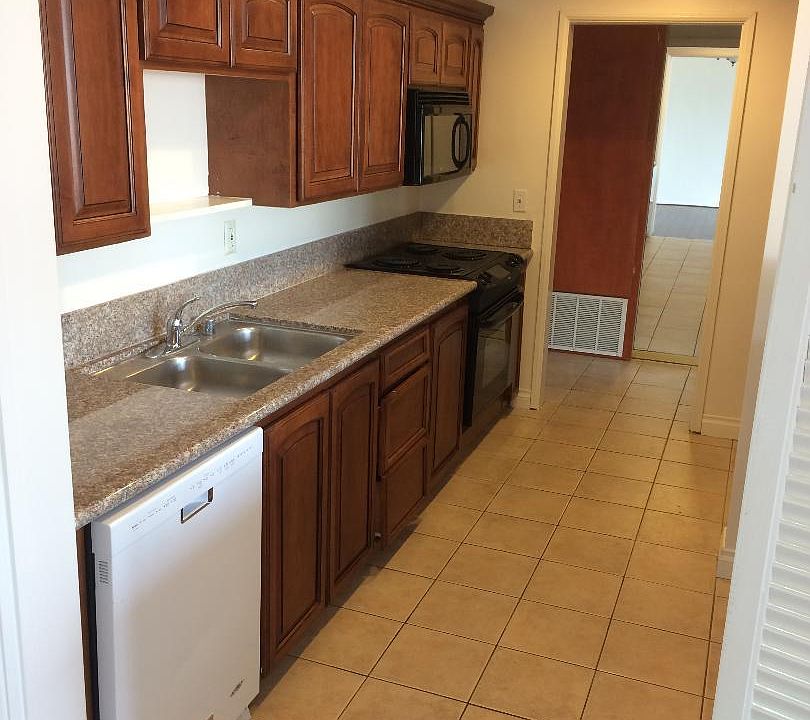 2nd image of 960 San Pasqual St APT 208