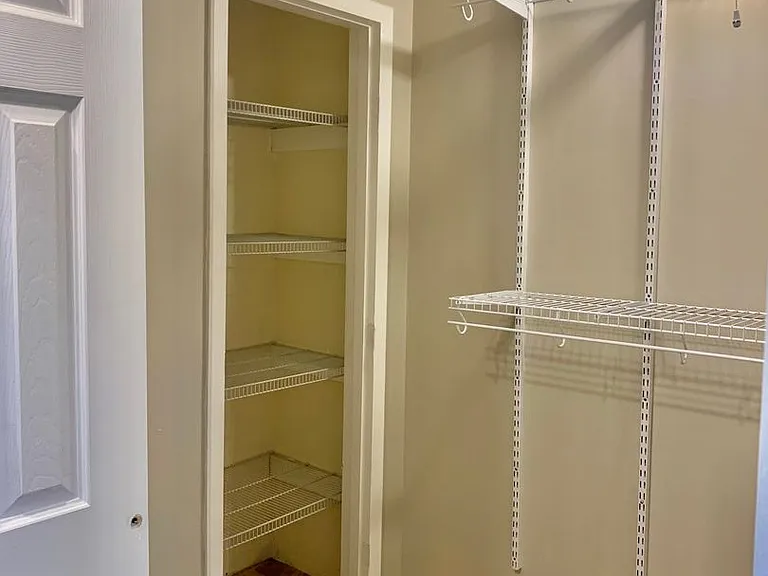 8038 Evesborough Dr — Photo 18