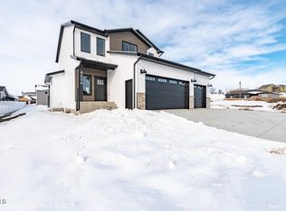 4004 Nickel St, Bismarck, ND 58503