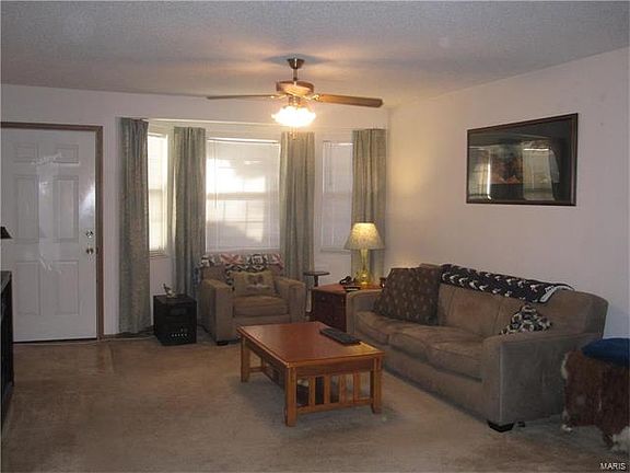 3rd image of 31 Wenona Ct
