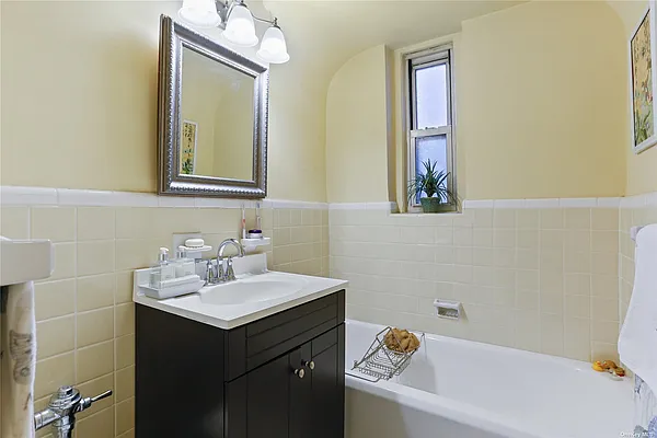 Sold by Daniel Gale Sotheby's International Realty | media 13