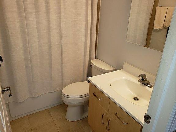 4th image of 870 N Milwaukee Ave APT 204F