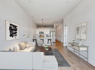 3312 N Halsted St #2R, Chicago, IL 60657