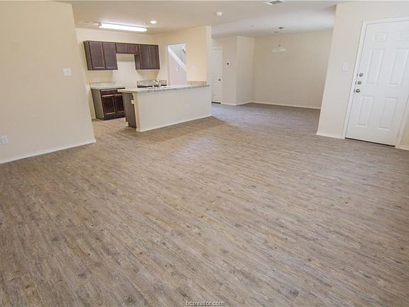 2nd image of 2089 Oakwood Forest Dr