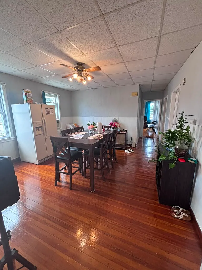 3 bed, 1.0 bath, $2,000 — Photo 4