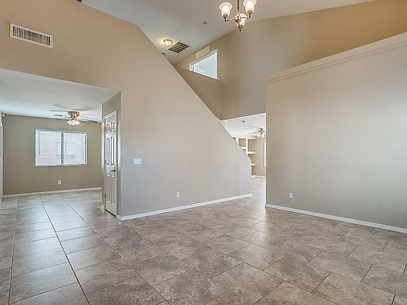2nd image of 3203 W Santa Cruz Ave