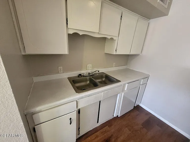 5209 Carousel Dr #6 — Photo 6