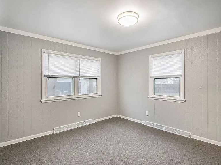 702 Fenimore Ave — Photo 13