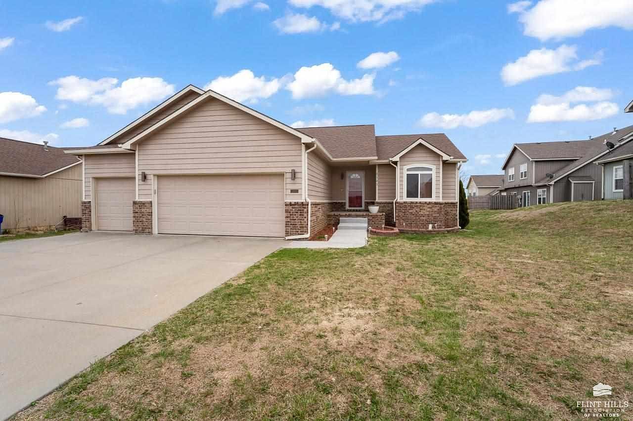 2107 Deer Trl, Junction City, KS 66441 Zillow