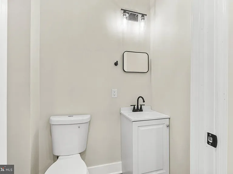 5431 Stewart St — Photo 17