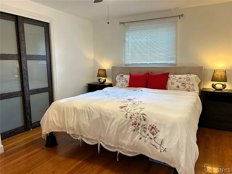 302 Oakridge Dr — Photo 17