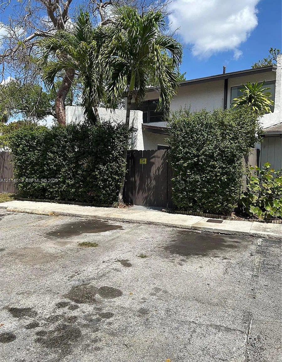 Snapper Creek Townhouse S — Photo 3