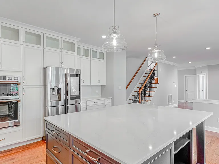 2041 Jadewood Dr — Photo 32