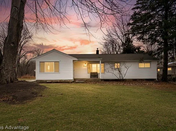 30456 West Rd, New Boston, MI 48164