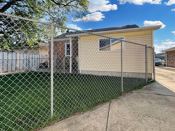 5th image of 1325 Hirsch Ave