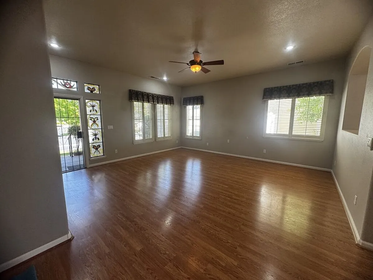 Building Photo - 1349 Table Mountain Dr