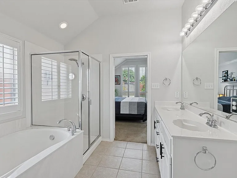 10237 Red Bluff Ln — Photo 16
