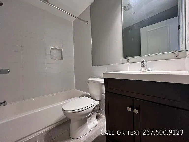 531 N Budd St #3B — Photo 9