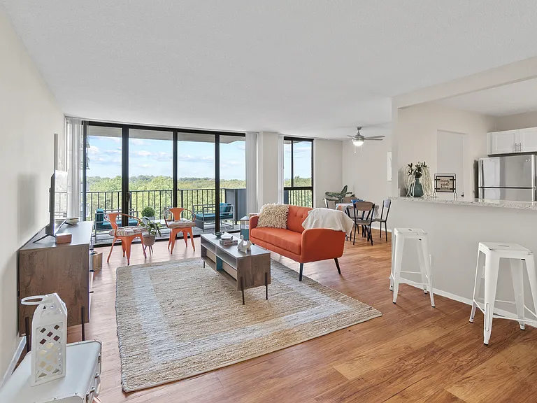 Westchester Tower Apartments — Photo 45