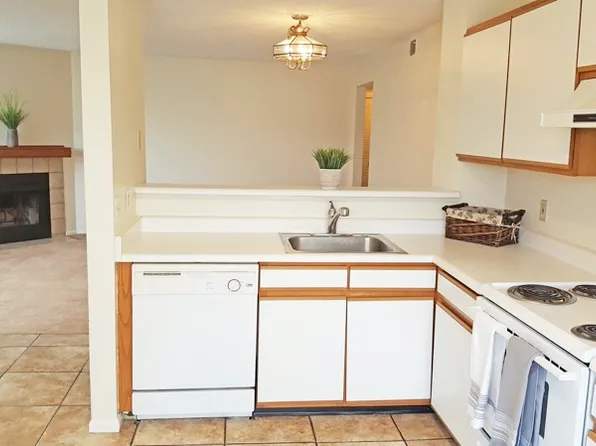 5765 W Atlantic Pl APT 201, Lakewood, CO 80227
