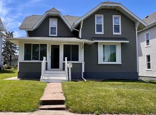303 Broad St, Reinbeck, IA 50669