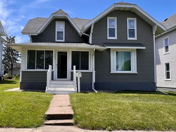 303 Broad St, Reinbeck, IA 50669