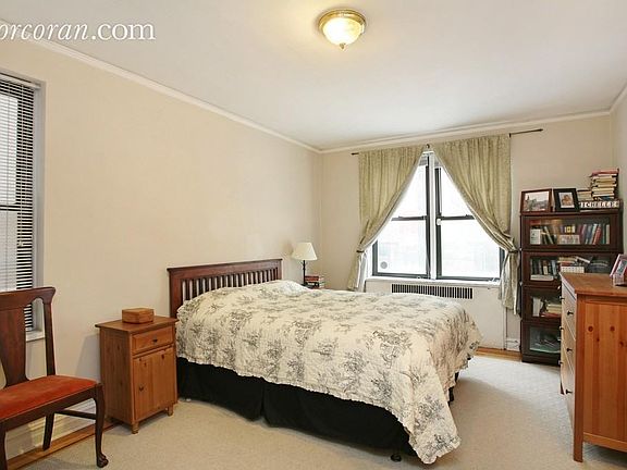 4th image of 300 W 72nd St APT 1B