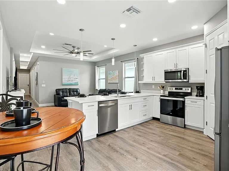 10140 Carolina St — Photo 11