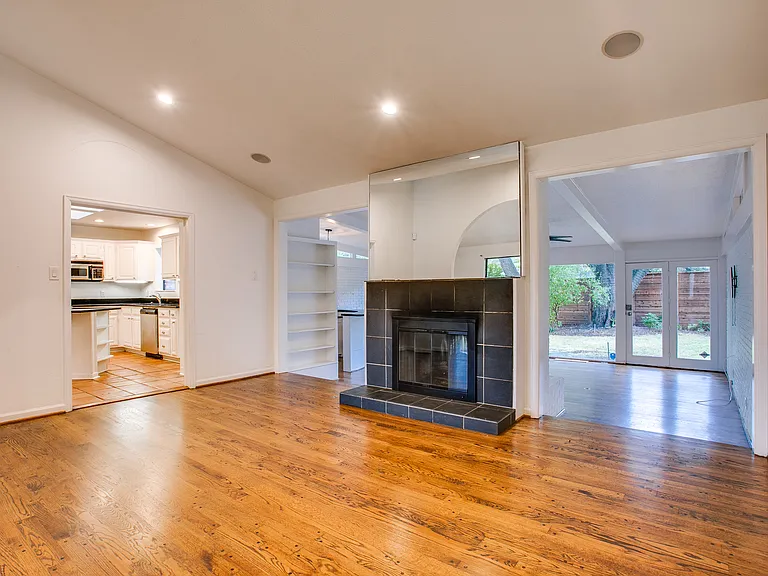 5815 Walnut Hill Ln — Photo 15