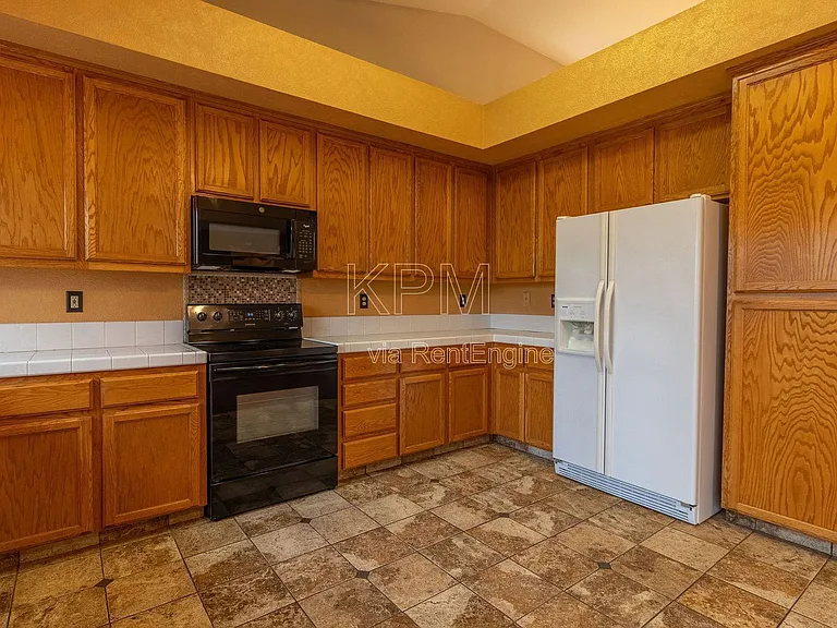 1106 Klemeyer Cir — Photo 9