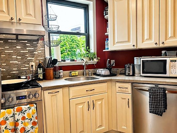 4th image of 1706 Commonwealth Ave APT 31