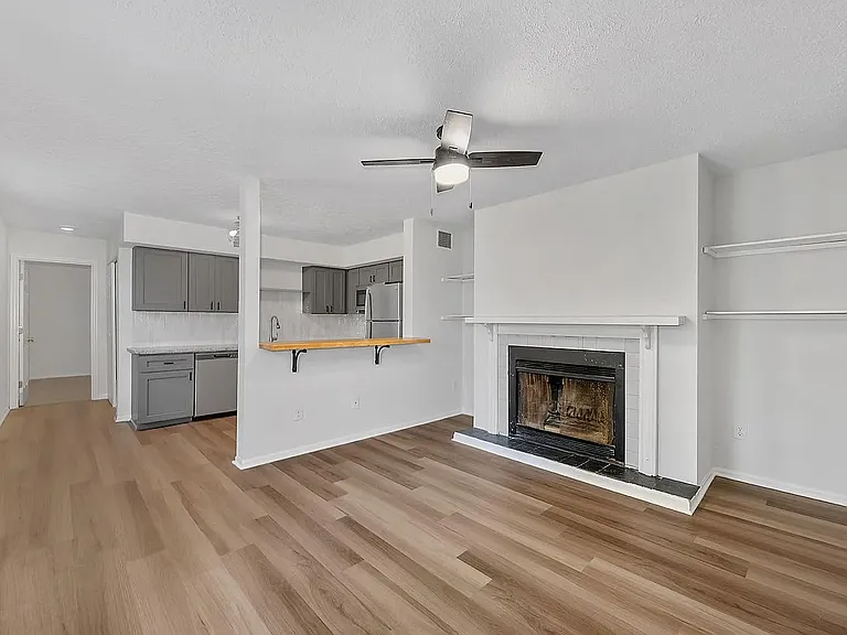 2230 Kemper Ln #5 — Photo 2