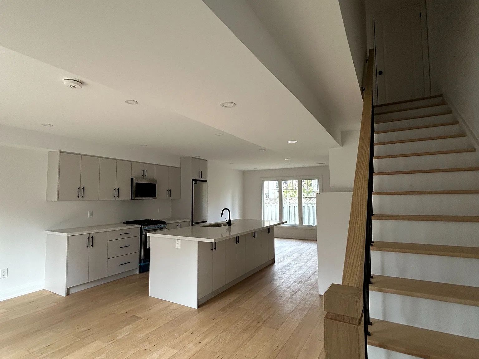 3 bed, $3,500 — Photo 2