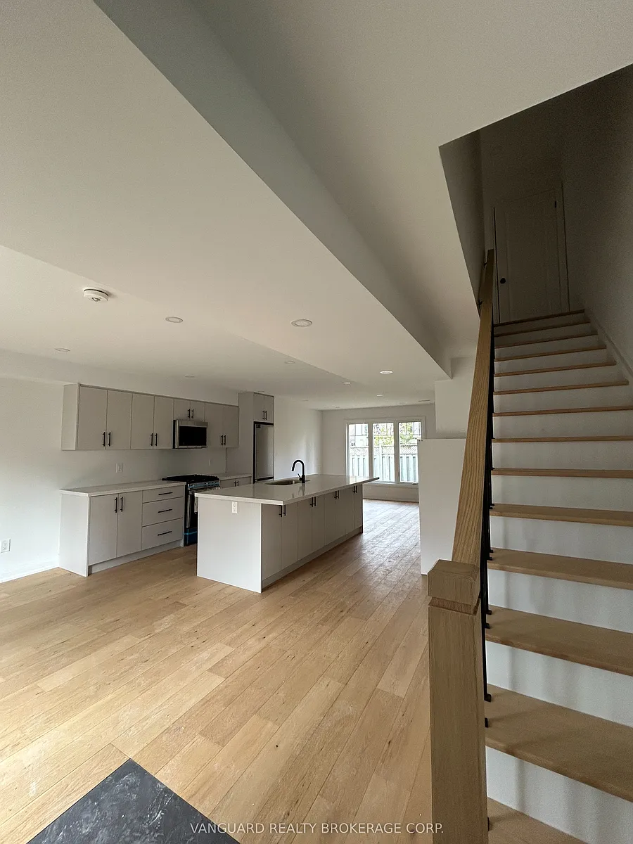 Building Photo - 12 Franklin Ave #D