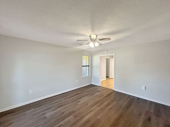 5th image of 10433 Lafayette Dr