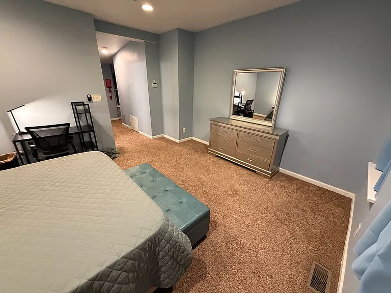 1328 W Lombard St — Photo 26