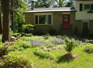 2 Cherry Ln, Guilderland, NY 12084