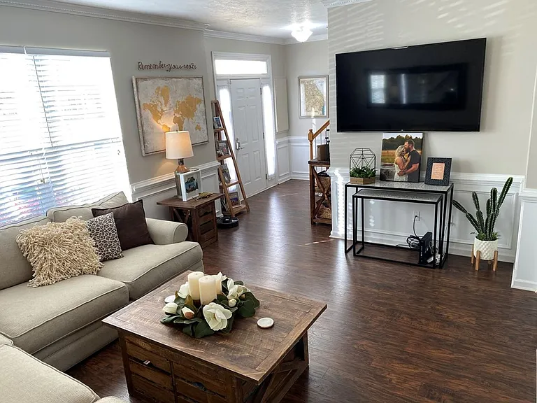 306 Hogan Way — Photo 2
