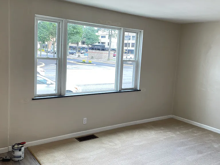 370 W Commercial St #1 — Photo 8