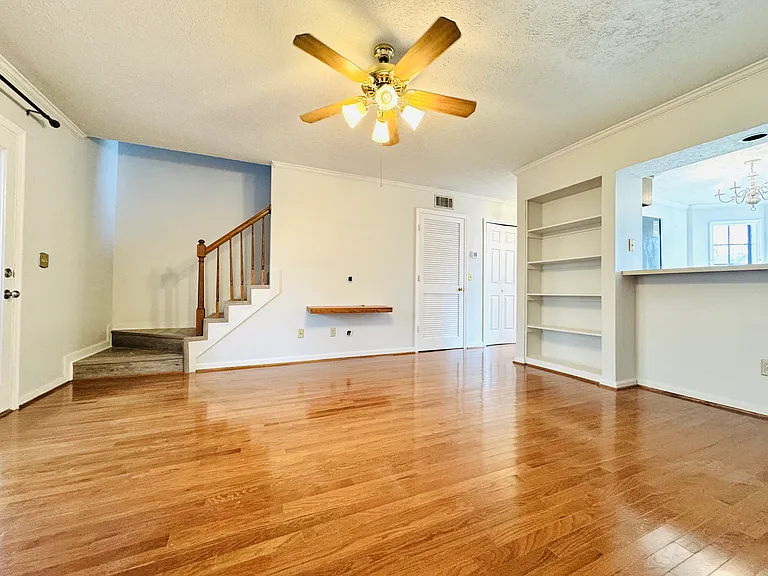 466 Claircrest Dr — Photo 4