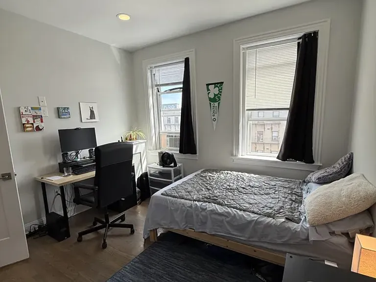 51 Queensberry St #10 — Photo 8