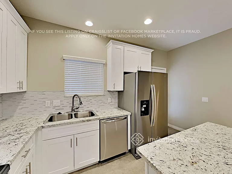327 S Travis — Photo 9