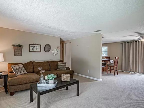 2nd image of 2815 Shady Oak Ln