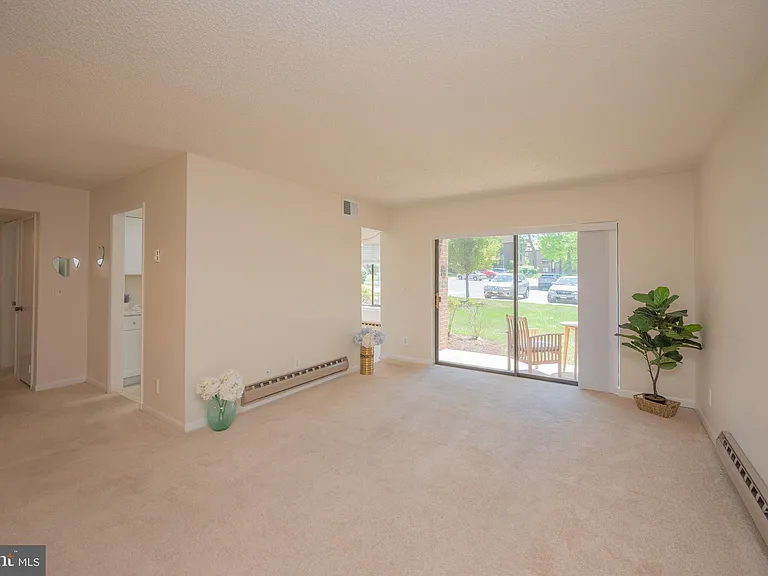 15310 Beaverbrook Ct #89-1B — Photo 2