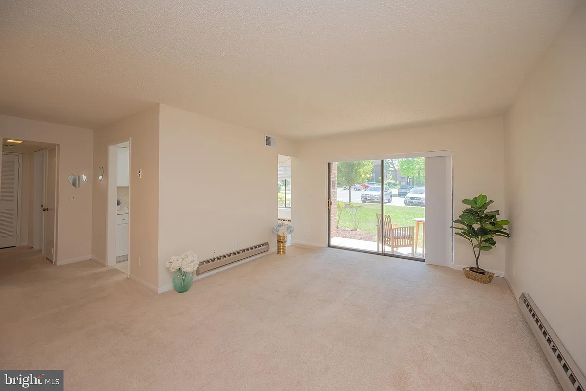 Building Photo - 15310 Beaverbrook Ct #89-1B